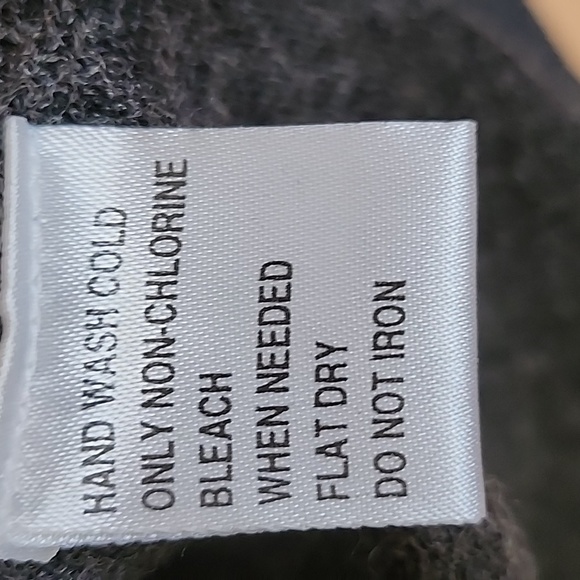 Carolyn Taylor Charcoal Gray w/Black Floral Pattern, Mock Sweater-Set, Sz Medium - Picture 3 of 10